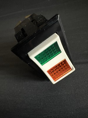 Groen - Z077983 - Switch, Rocker, Lighted Green/Amber, DPDT, Momentary/on-new