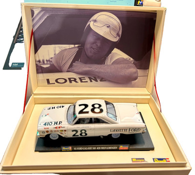 Revell Monogram '63 Ford Galaxie 500 Slotcar im Maßstab 1:32 auf Carrera Uni