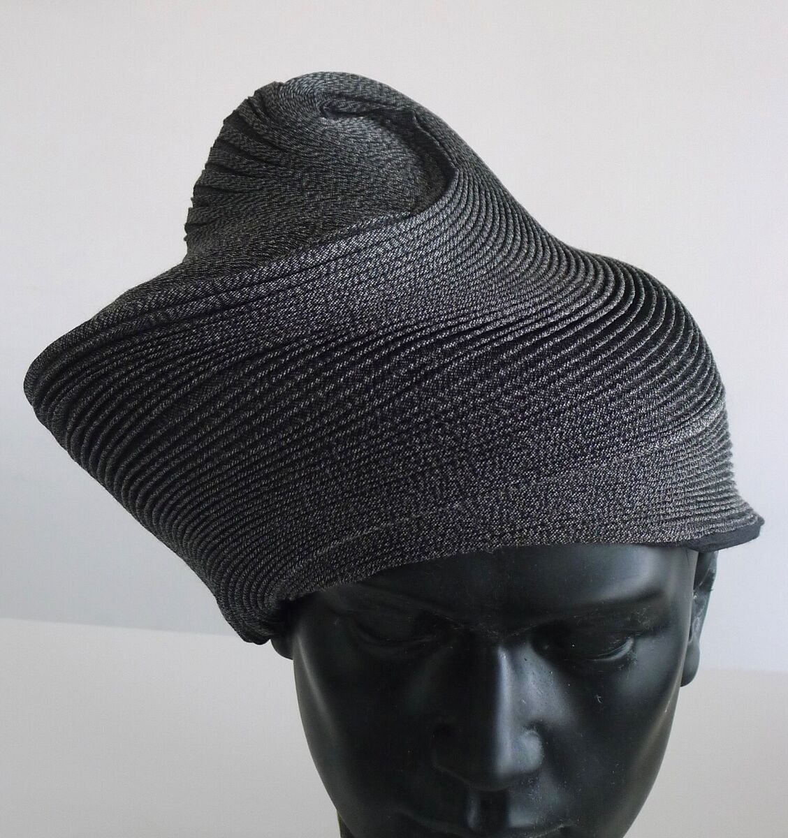 ISSEY MIYAKE Orbit pleats beanie hat | eBay ISSEY MIYAKE Orbit pleats beanie hat | eBay