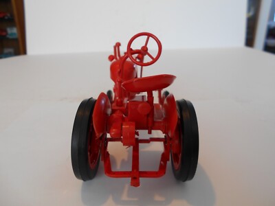 Vintage 1948 Design Fabricators 1:16th Scale 1947 Farmall 