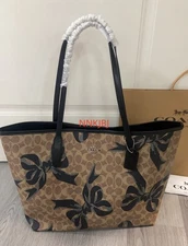 City Tote Bag In Signature Canvas With Bow Print CY652