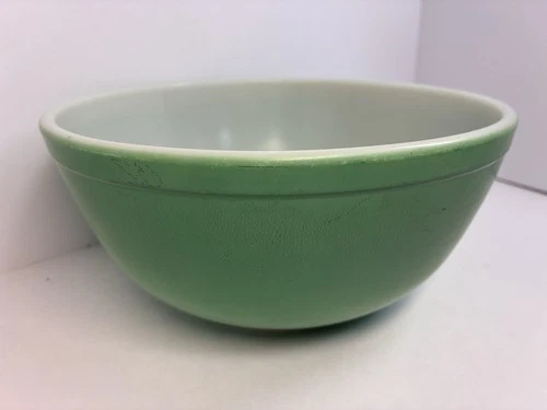 PYREX  Green Mixing Nesting Bowl 2 qt  (Green only)