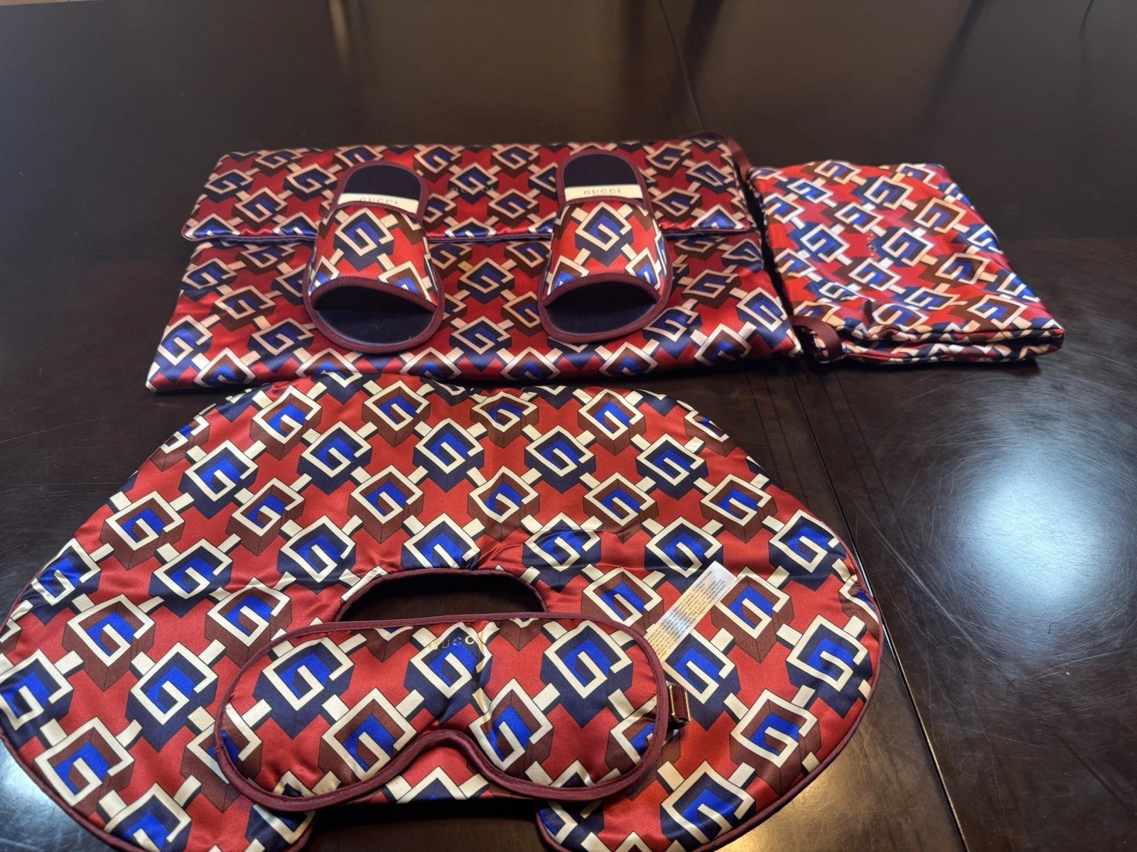 New Authentic Gucci G Logo Sleep Mask Slippers Neck Pillow Travel Accessories