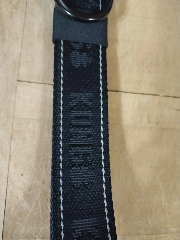 Collar de perro KONG Max ultra duradero con hebilla de metal M mediano negro Foto 2 de 4