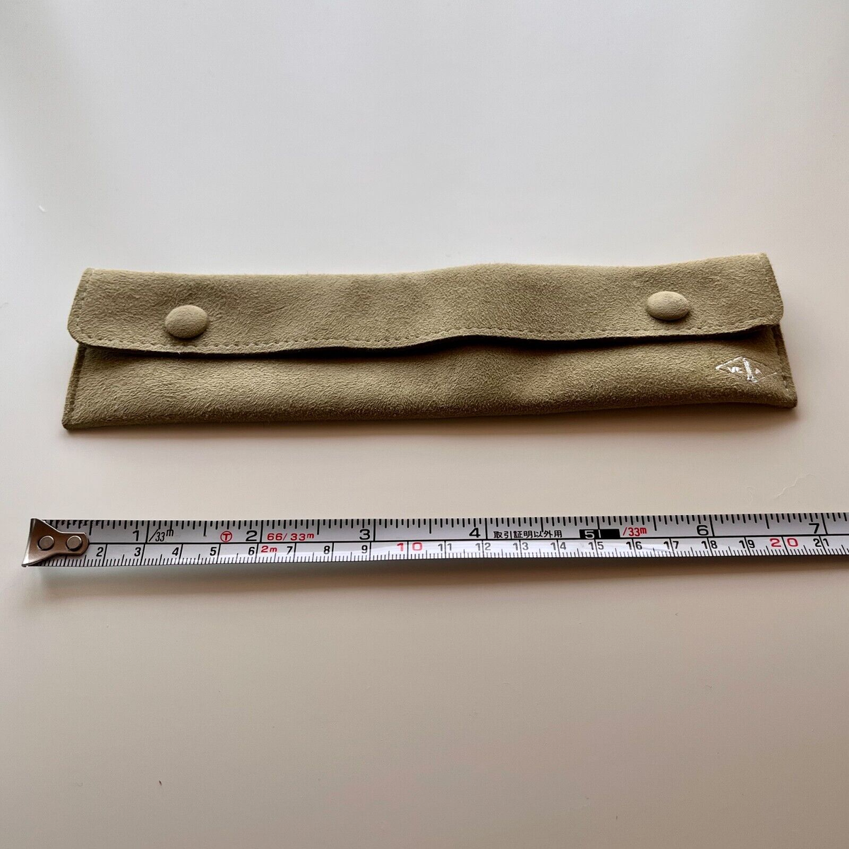 $_57.PNG?set_id=880000500F Van cleef & Arpel Olive Green Suede Leather bracelet Case pouch display picture 1