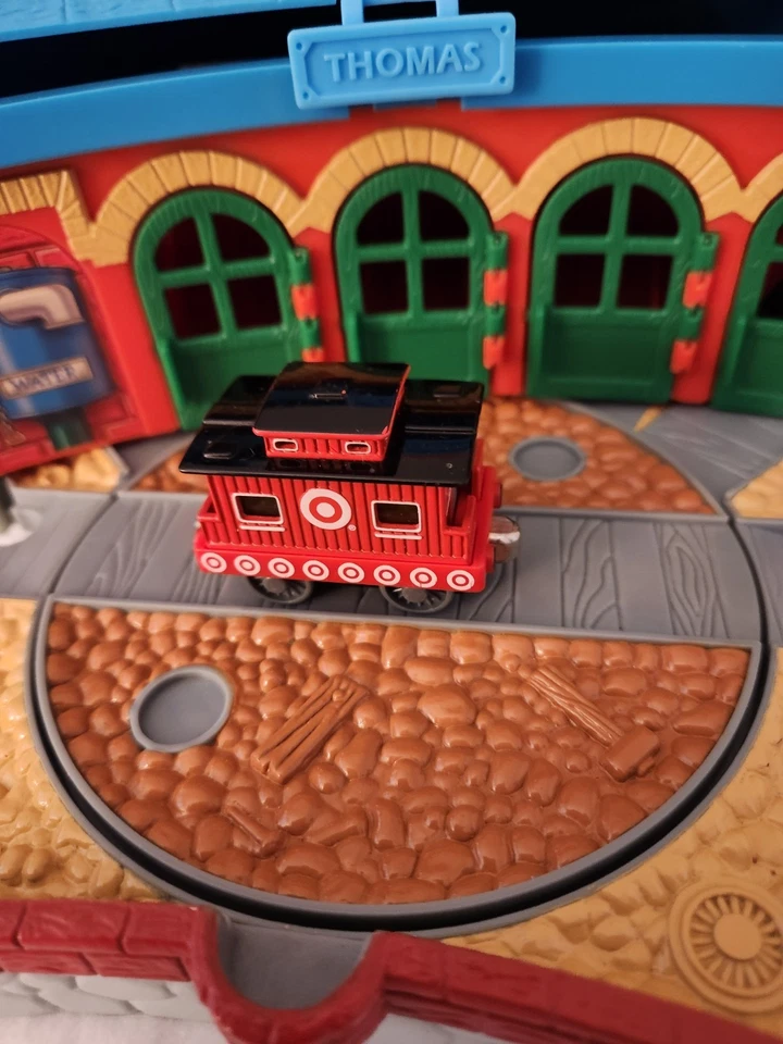 Thomas el Tren y los Amigos Take Along Casa Redonda Cobertizo Curva de Aprendizaje Portátil Foto 3 de 4