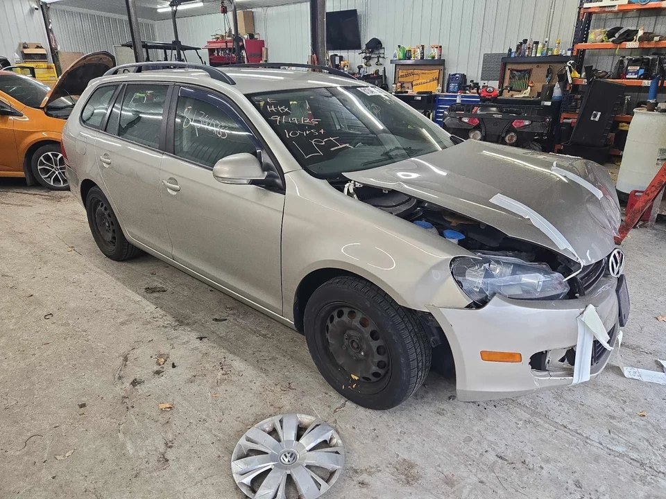 Used Right Quarter Glass fits: 2013 Volkswagen Jetta SW w/o chrome moulding R. w Foto 2 de 4