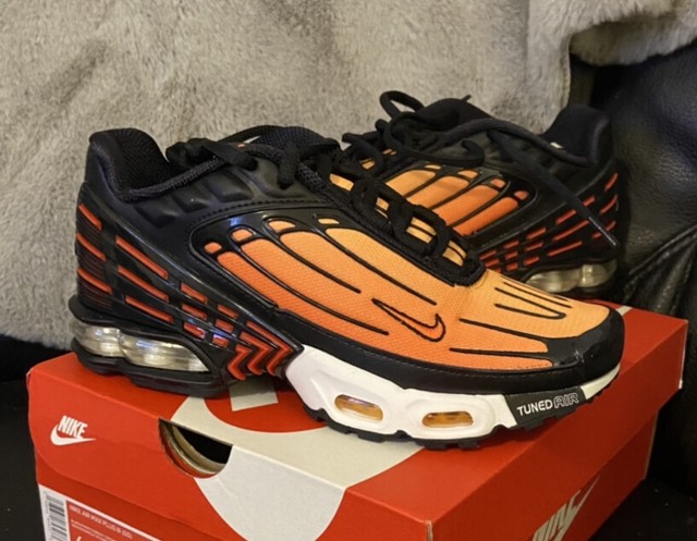 black and orange nike air max plus