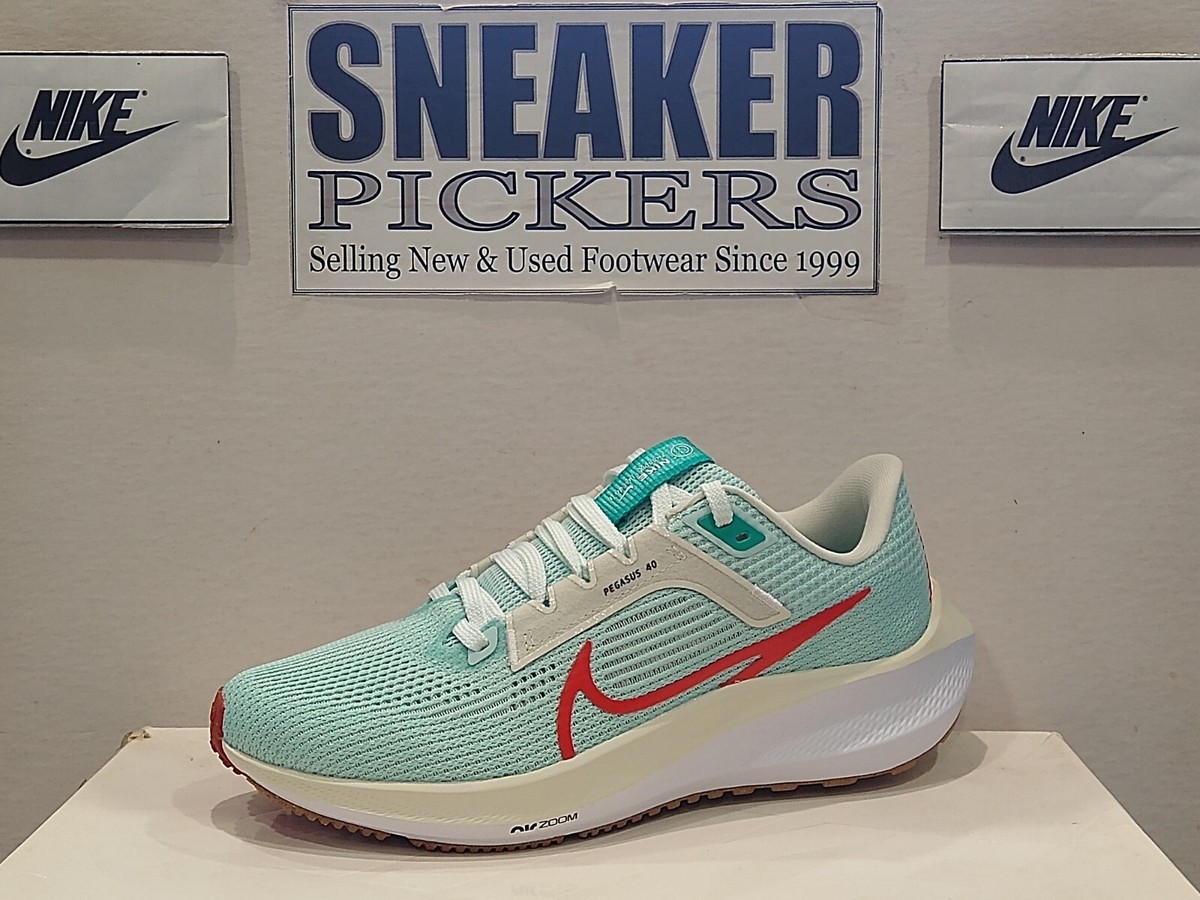 Nike Womens Air Zoom Pegasus 40 Running - Size 6 - DV3854