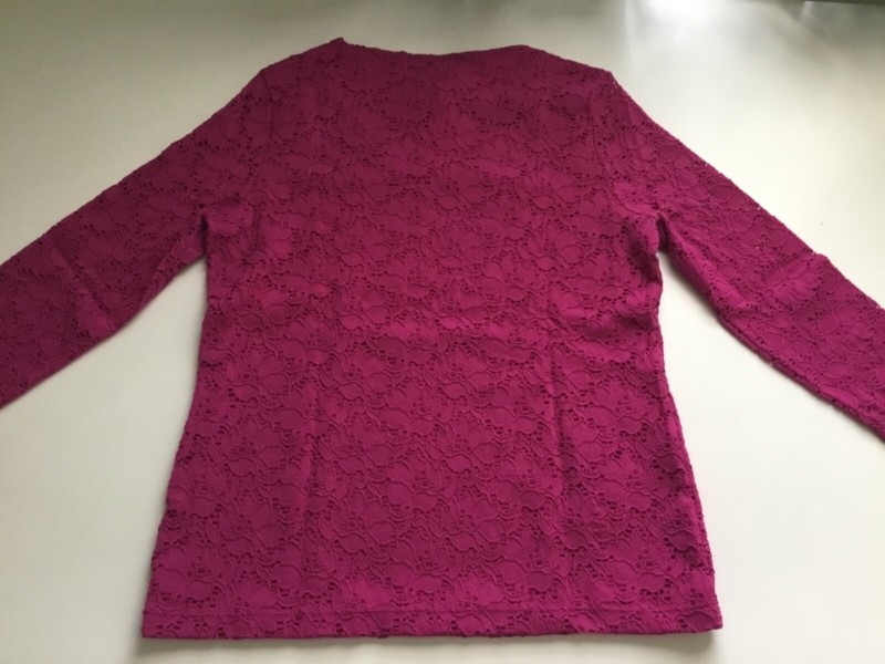 Chico’s  Women’s Lace TOP  with Lining Size:00