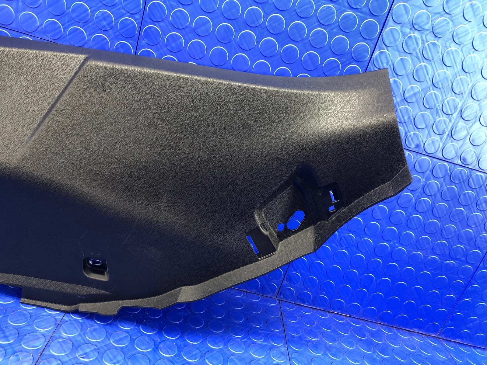 2017-2022 MASERATI LEVANTE OEM REAR LEFT C PILLAT LOWER QUARTER PANEL 670040380
