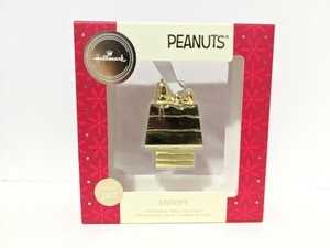 hallmark doghouse peanuts snoopy ornament premium holiday gold christmas