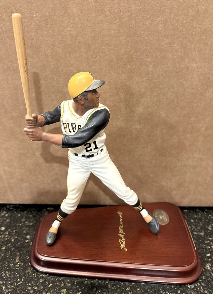 Danbury Mint Roberto Clemente Figurine Pittsburgh Pirates Legend wCOA - Image 4 of 4