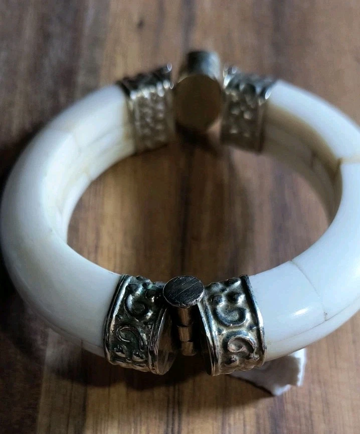Brazalete de hueso artesanal vintage estilo pirata ecléctico hecho a mano 7,5" Foto 3 de 4