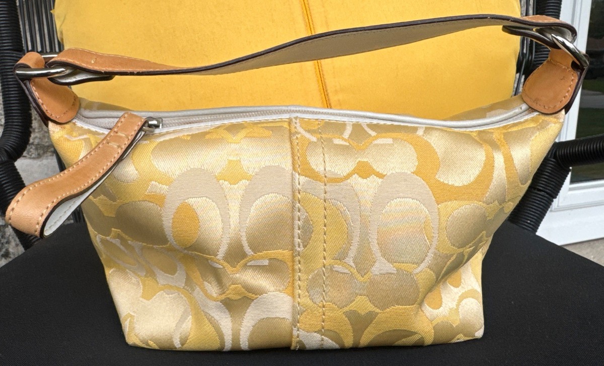 バッグ Coach Soho Hobo Shoulder Bag yellow rare COACH Soho Shoulder Bag Yellow D1068-F15204 Flap Hobo Bag Leather
