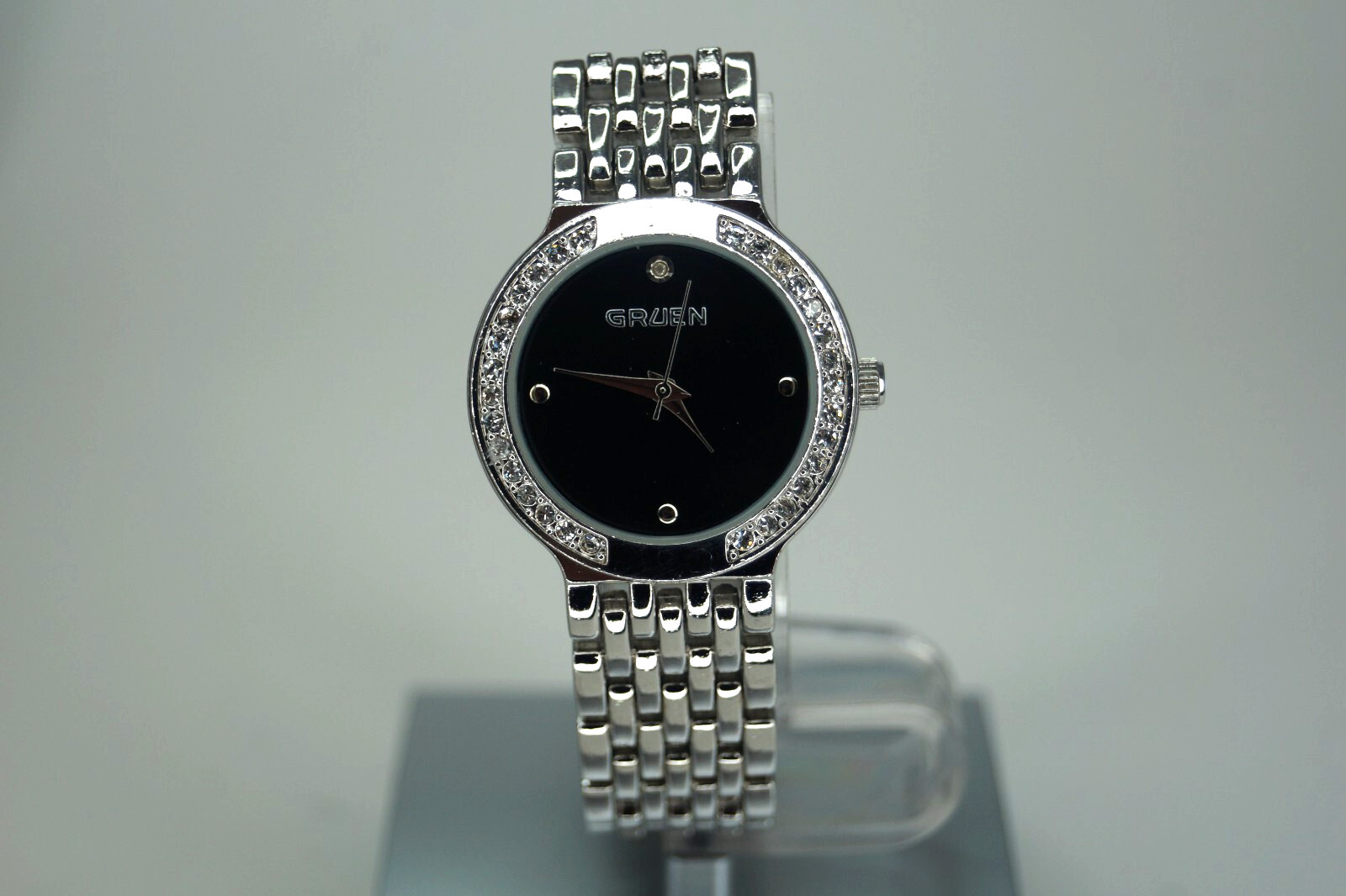 Nice Hard to Find -  GRUEN Ladies Watch with Beautiful Bezel - Silver Tone - MZB
