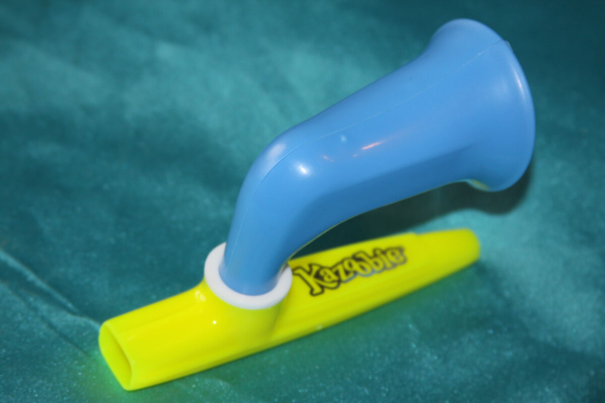 Wazoo Extra Loud Kazoo by Kazoobie Plastic Kazoo MPN WAZ 1 Made in the USA