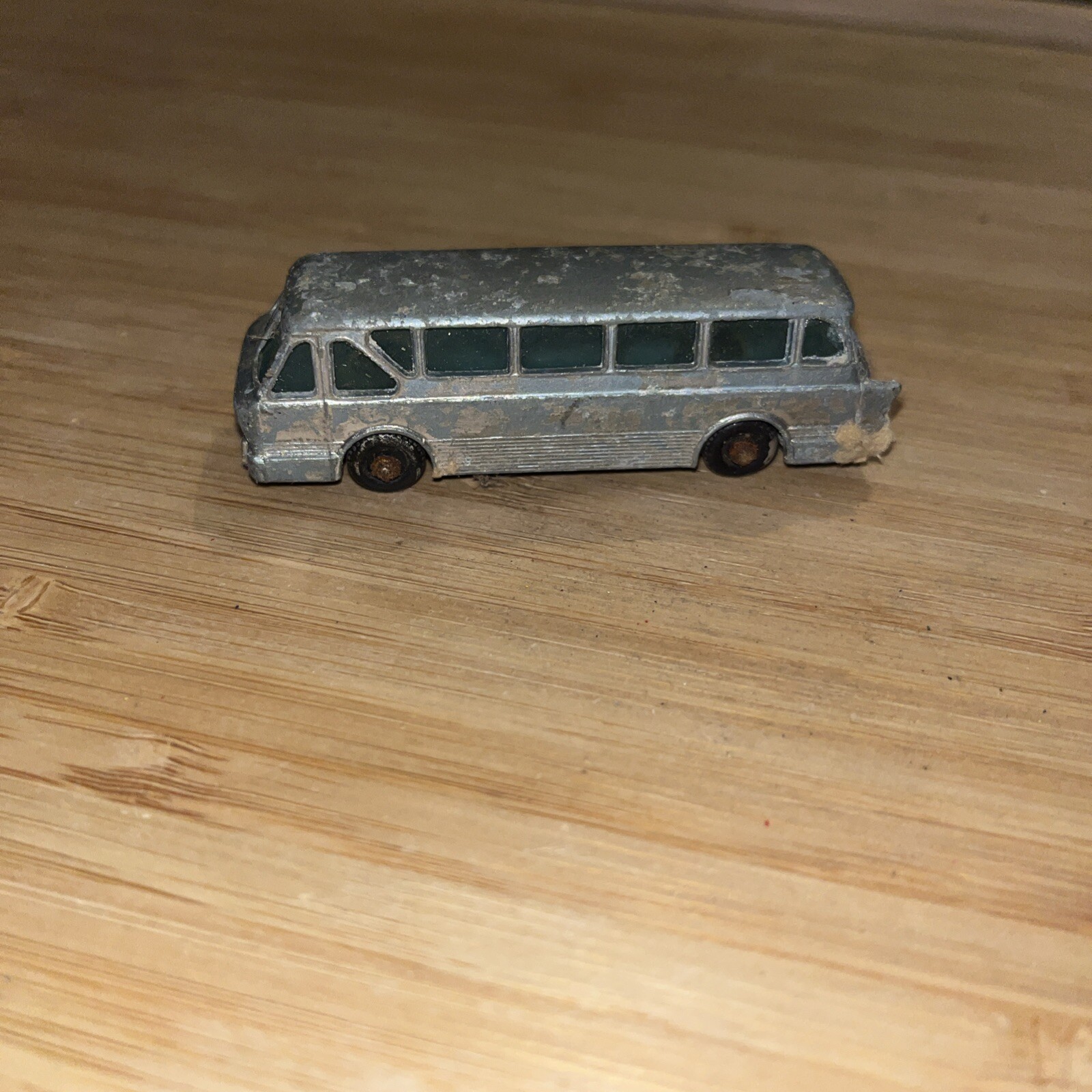 Matchbox 40b, Leyland Tiger Coach - Free Price Guide & Review