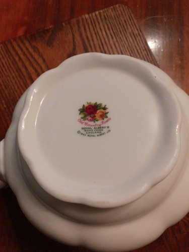 Vintage Royal Albert Bone China 2 1/4 pint teapot Old Country Roses 1962 - Picture 9 of 12