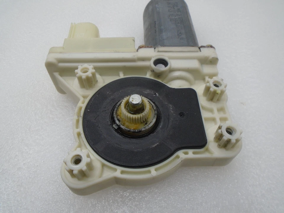 DK80851 02-05 BMW 745LI FRONT RIGHT SIDE ELECTRIC WINDOW MOTOR REGULATOR OEM - Image 3 of 4