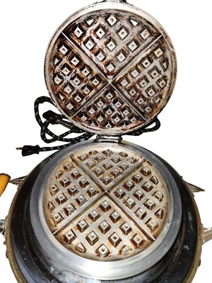 Vintage 1930s General Electric Chrome Waffle Maker Bakelite