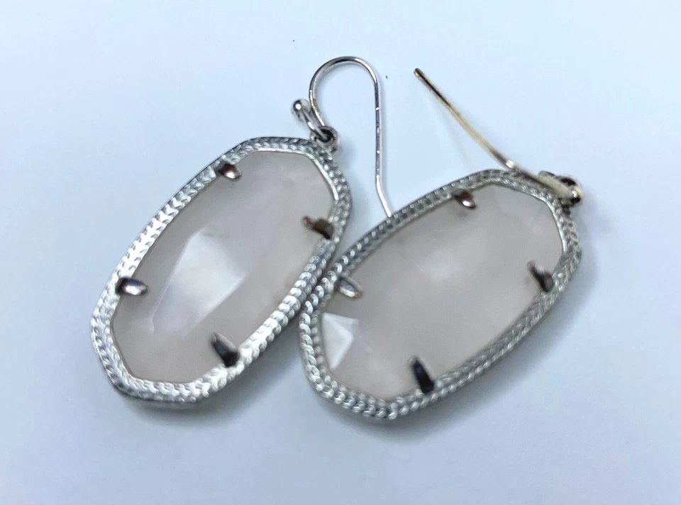 Brincos de gota de prata Kendra Scotts, Lee em rosa suave iridescente, cinza - Imagem 4 de 4