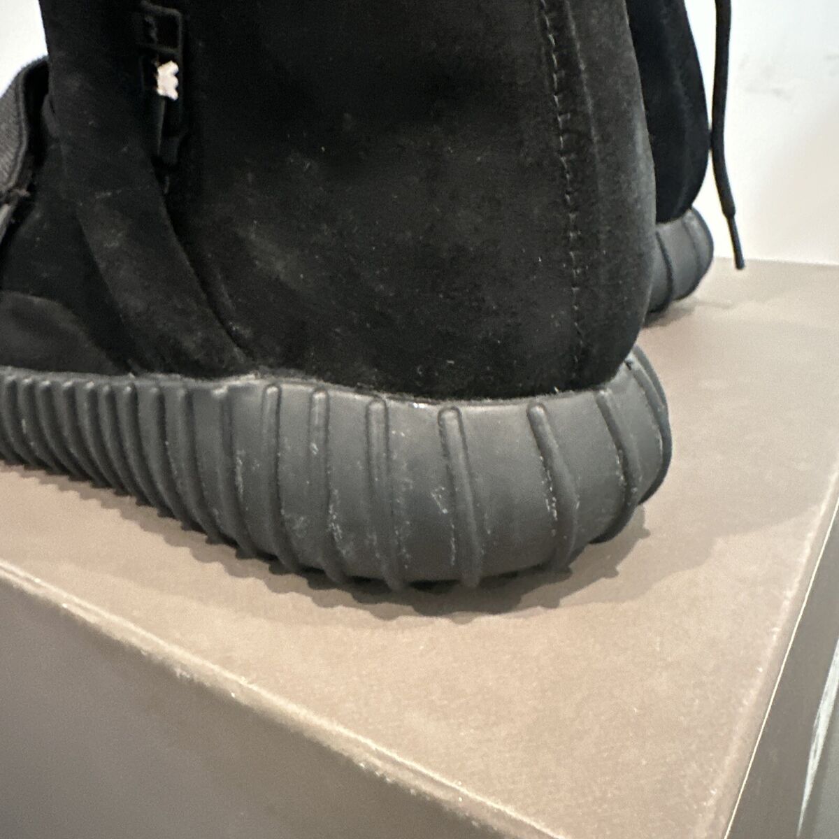 ADIDAS YEEZY BOOST 750 Size 9 CORE BLACK KANYE WEST BB1839 ADIDAS YEEZY BOOST 750 Size 9 CORE BLACK KANYE WEST BB1839
