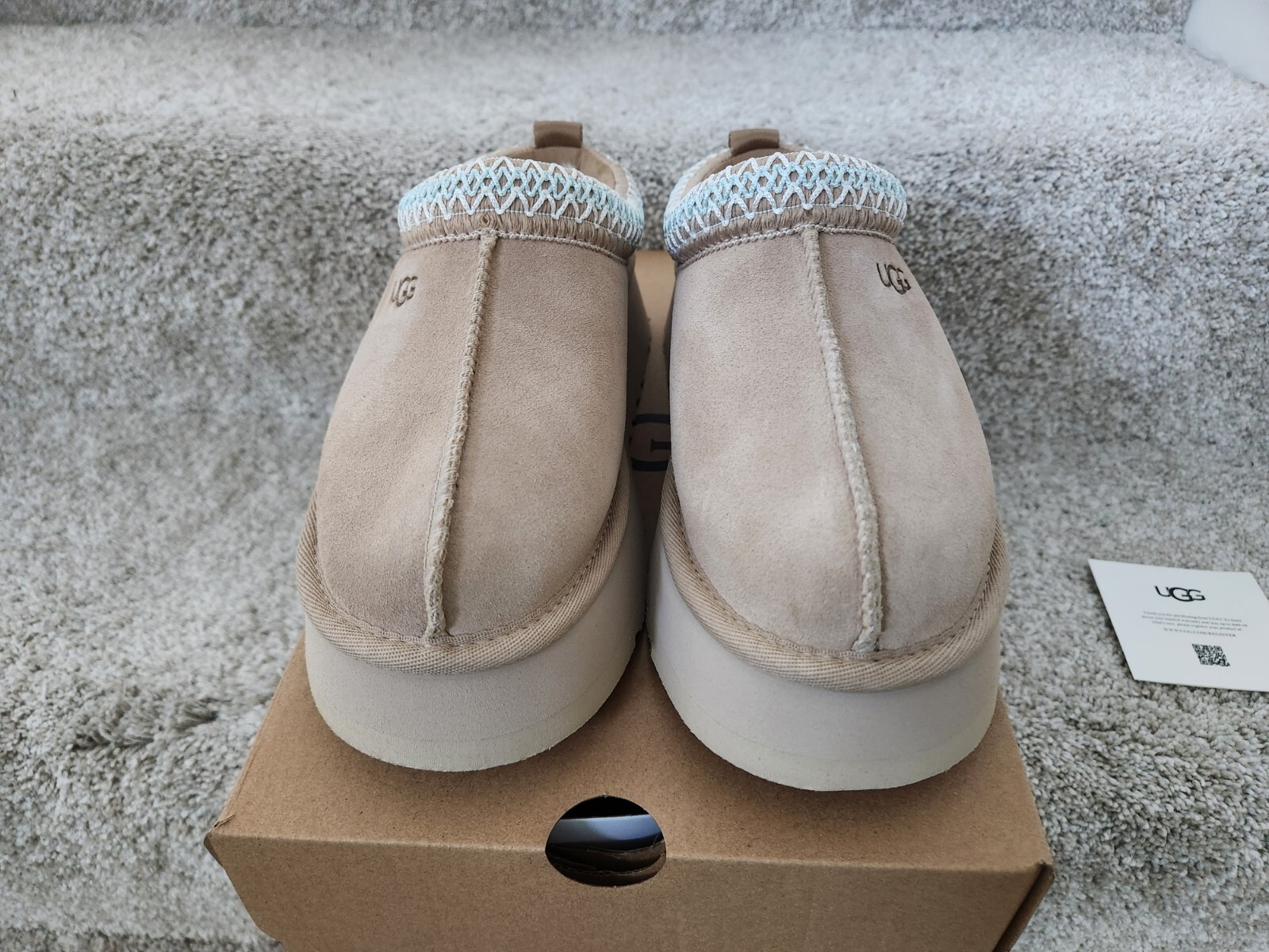 Size 9 - UGG Women’s Tazz Slippers Sand image 3