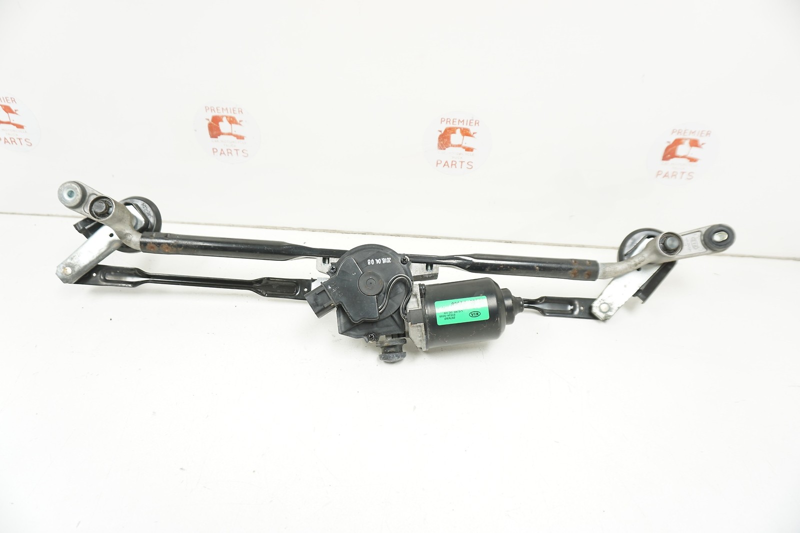 22 2014-2023 Kia Soul Front Windshield Wiper Motor & Linkage Used (98100-b2000)