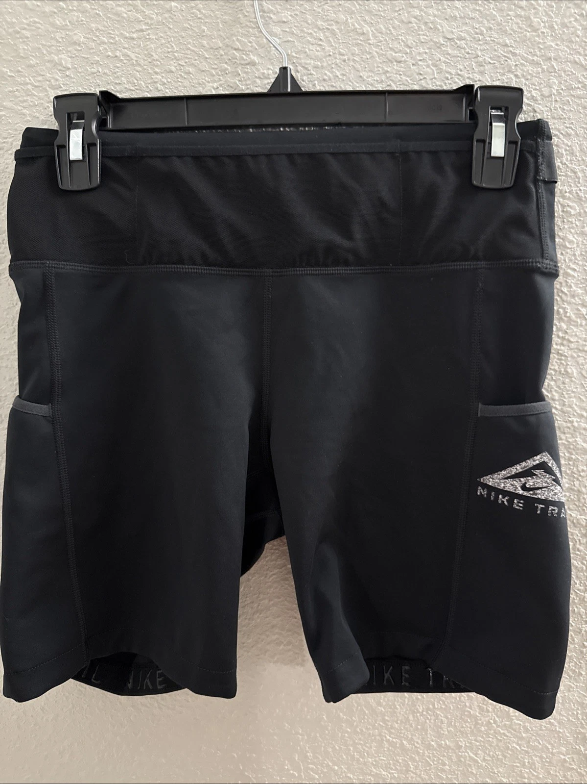 NIKE Running Dri-FIT Trail Epic Luxe Mid Rise Legging Shorts Black Medium BQ9995
Opens in a new wind