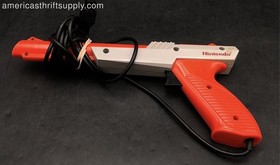 Nintendo NES 1980s Controller Zapper Lot 7 Controllers 2 Light Guns Official