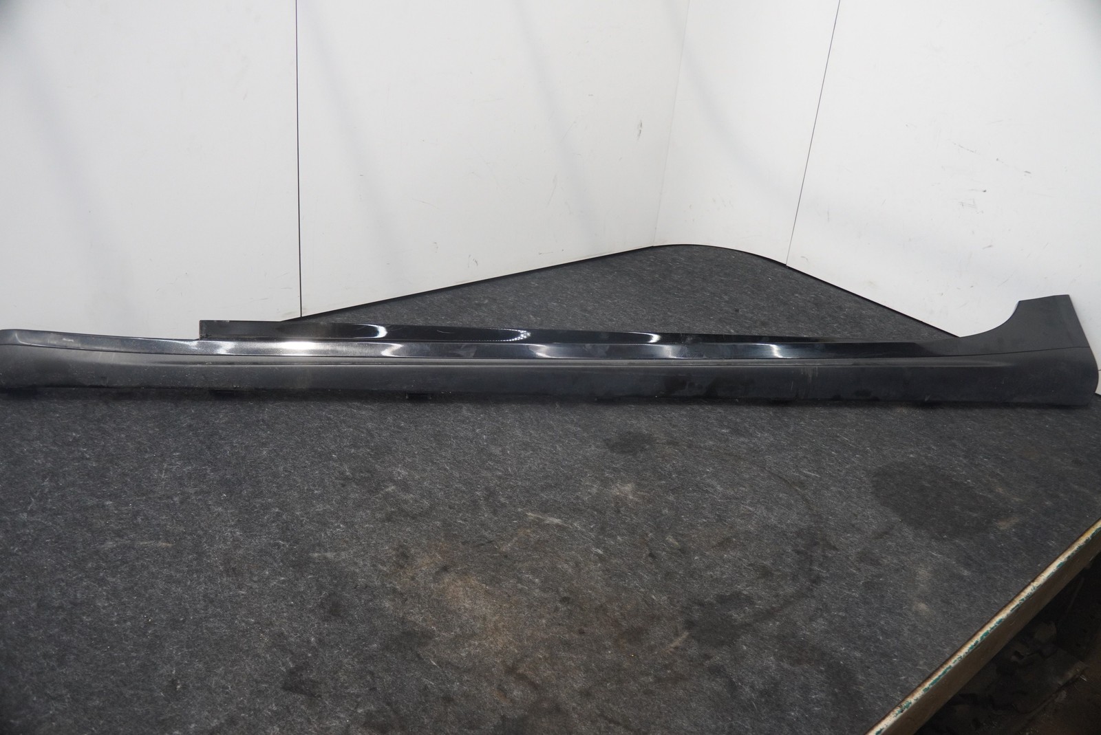 Left Rocker Panel Side Skirt Trim Molding 673000023 Maserati Quattroporte M156