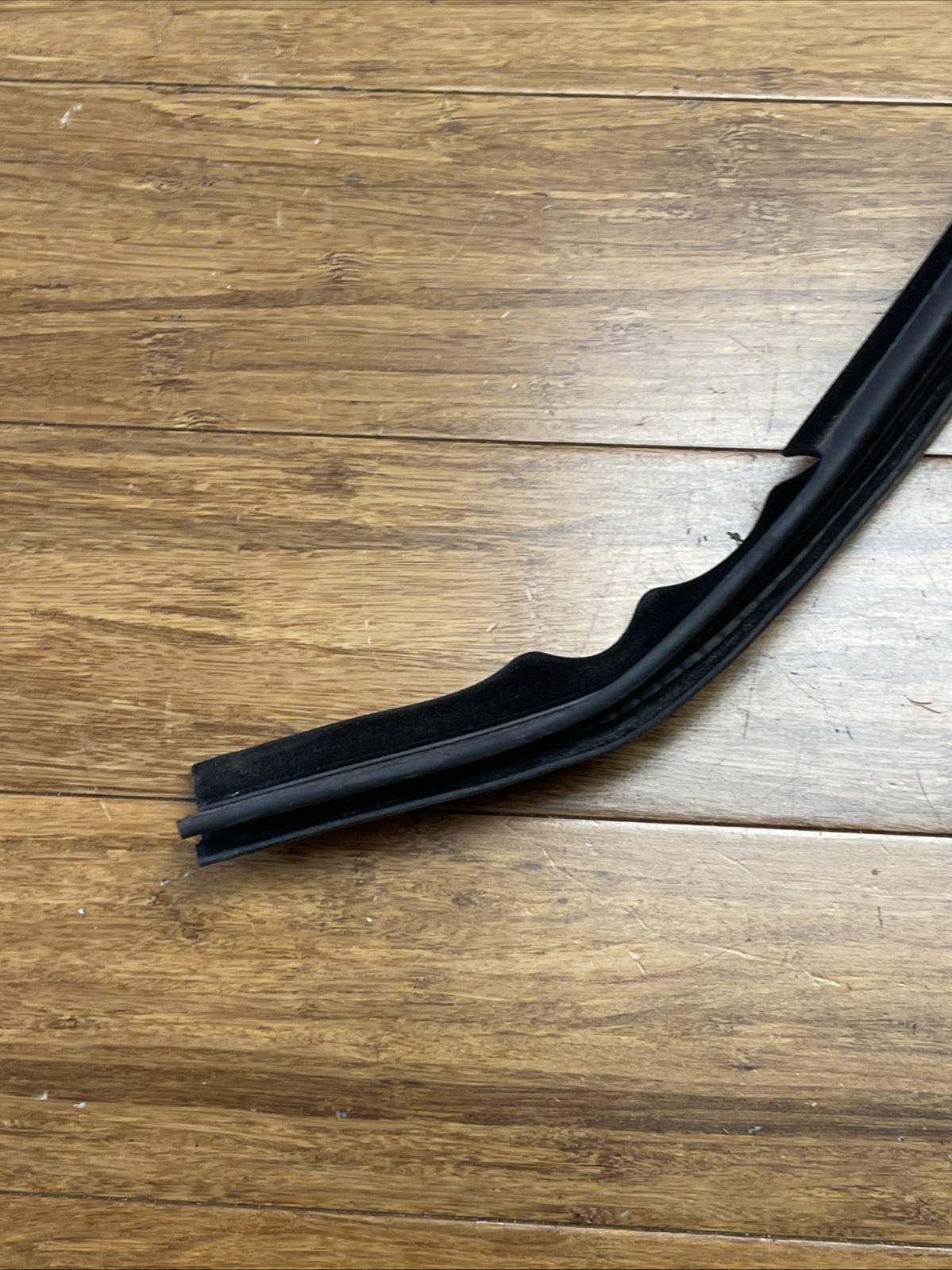 2017-2023 Ferrari Portofino F164 Rear Right Quarter Window Seal 771600 OEM