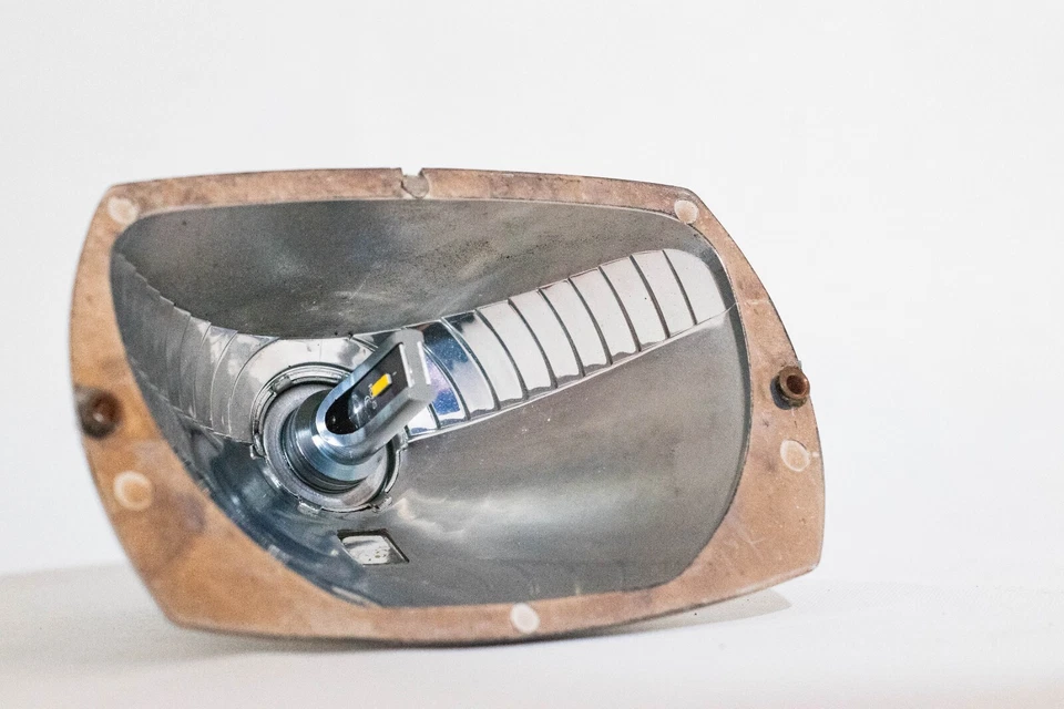 LAMPADINA LED VESPA 50 SPECIAL 6V - CON ADATTATORE FANALE ANTERIORE ORIGINALE - Immagine 3 di 4