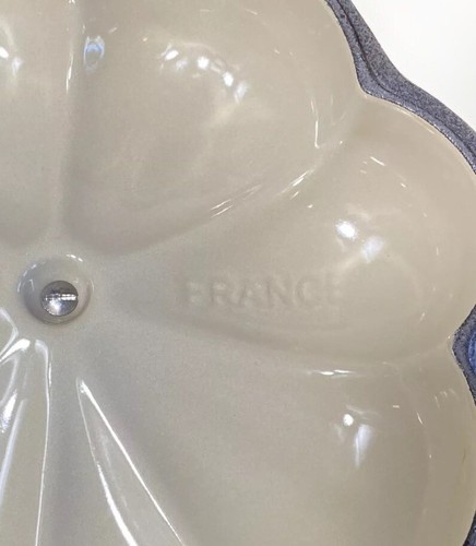 Le Creuset Orange Flame 2 Qt. Cast Iron Pumpkin Cocotte Dutch Oven Enameled - Picture 7 of 11