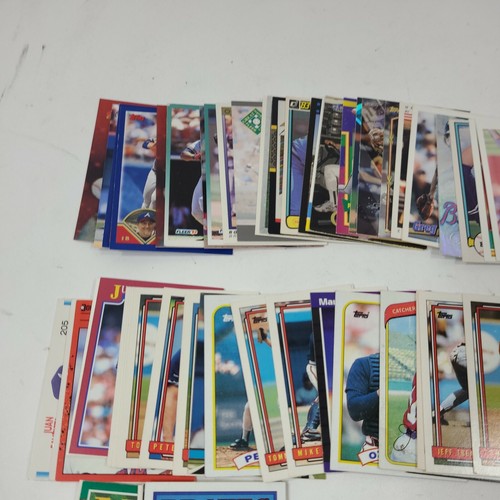 Atlanta Braves Baseball Cards. Mixed lot from 1988-1993. Qty. 118 - Picture 5 of 7