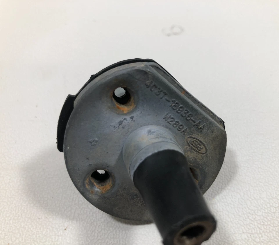 Montaje base cable antena radio 99-7 Ford F250 F350 SuperDuty Excursion Foto 3 de 4