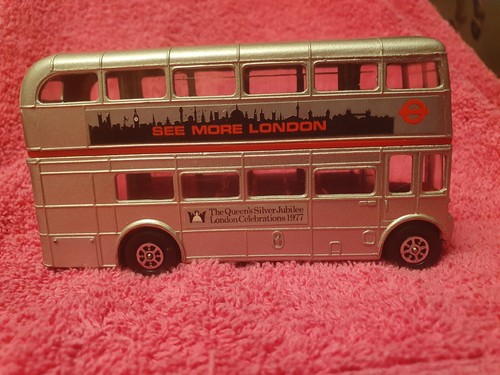 Autobús Corgi 1/64 AEC Routemaster The Queens Silver Jubilee 1977 con caja tatuada - Imagen 5 de 9