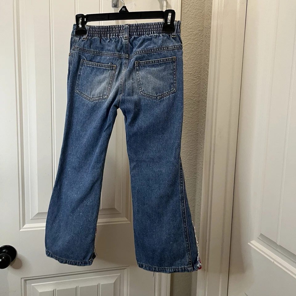 Pantalones de mezclilla Greggy Girl acampanados de pierna ancha bordados de terciopelo rosa talla 7 Foto 3 de 4