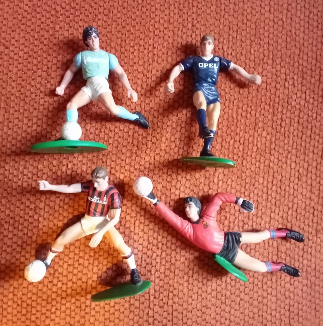 Broche Revers Ton Or – Figurine Joueur De Football, Sport Vintage