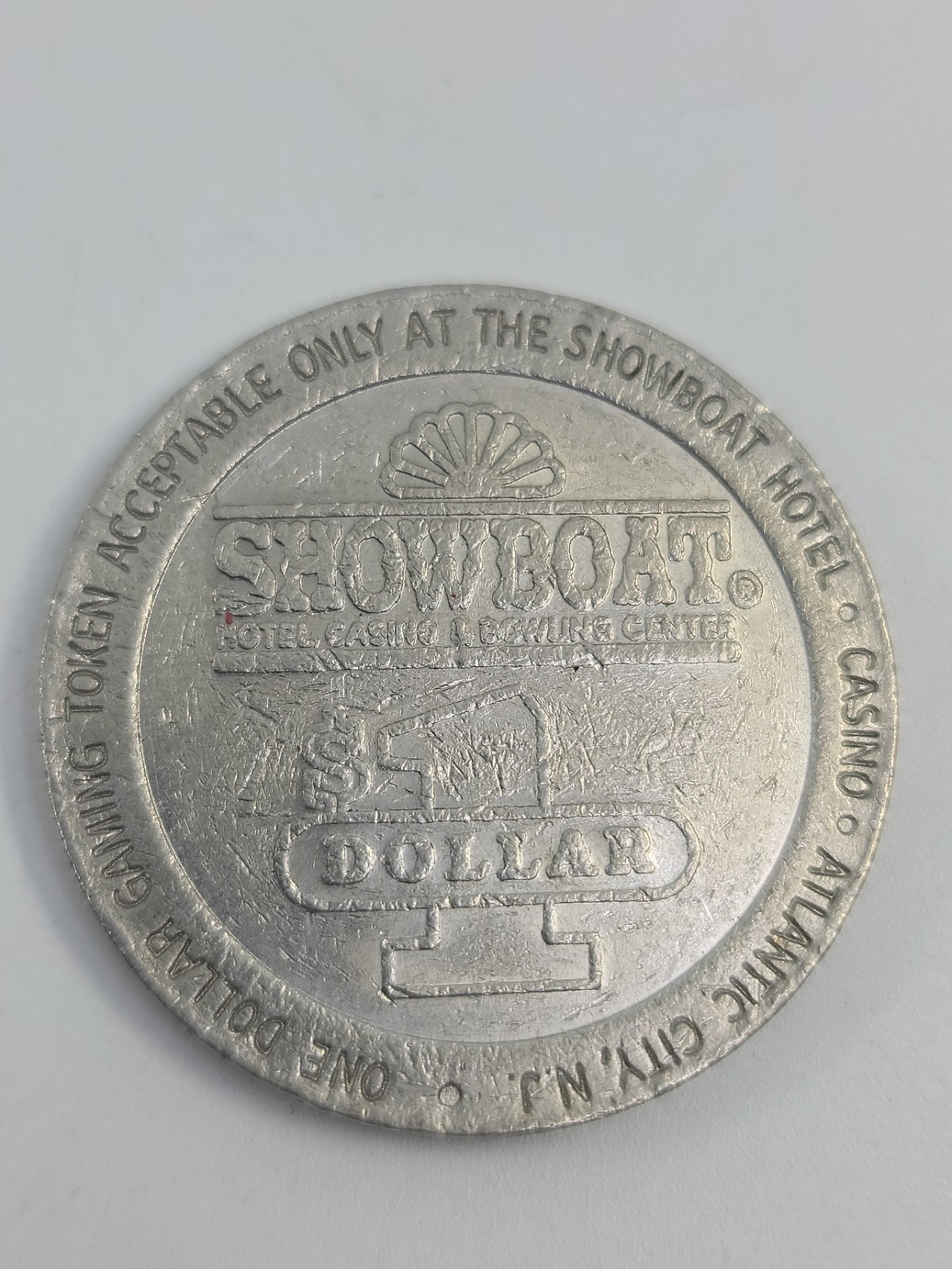The Showboat 1$ Metal Casino Poker Slot Machine Chip Coin Atlantic City 1987