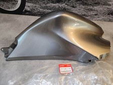 Cache réservoir coté droit VFR1200 F/FD 2010/11 HONDA 64470-MGE-010ZA
