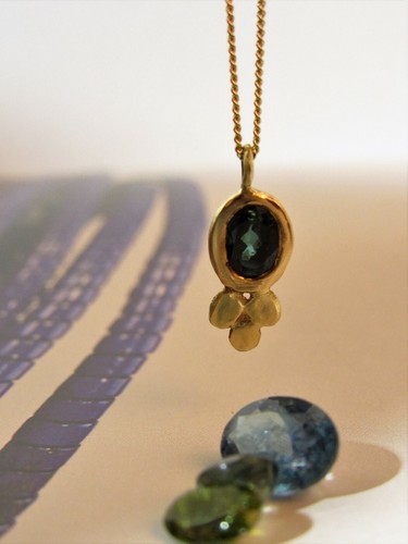 Rew Diamond and Sapphires necklace. 14 Karat solid yellow gold necklace. - Picture 8 of 9