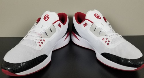 JORDAN OKLAHOMA SOONERS TRAINER ZAPATOS DE CORRER EQUIPO EMITIDOS BLANCOS ROJOS (TALLA 16) - Imagen 8 de 16