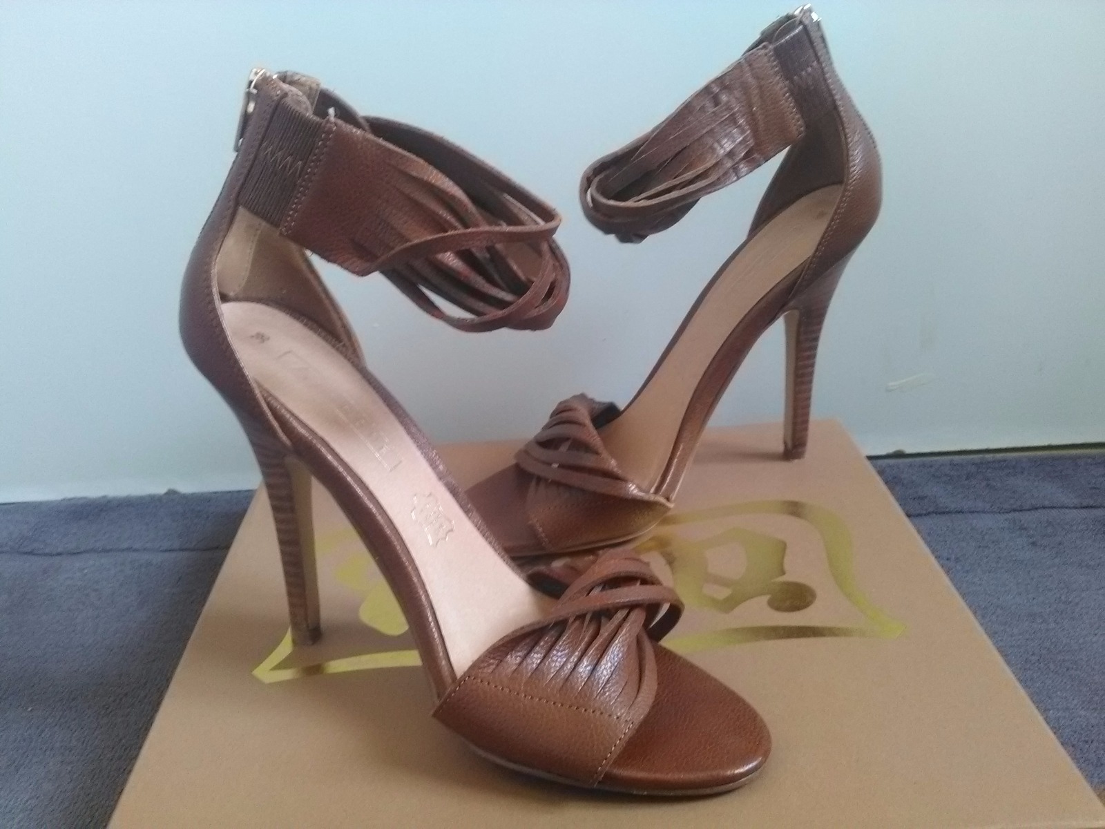 chaussures, escarpins camel en cuir, marque André, taille 38 chaussures, escarpins camel en cuir, marque André, taille 38