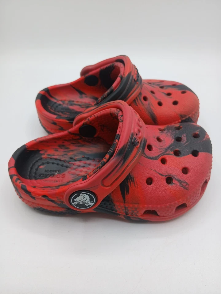 Crocs классический детей ясельного возраста красный и черный мрамор туфли сабо размер C 5 - Изображение 2 из 4