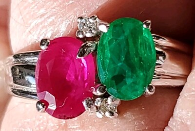 Rubin & Smaragd Ring Ovalschliff und Diamant 10kt massiv Weißgold