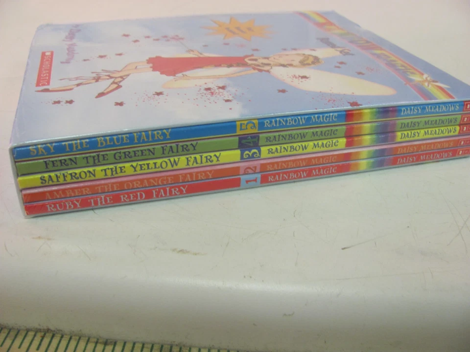 Rainbow Magic Boxed Set Of Books Ruby Fern Saffron Sky Amber books 1-5 Foto 2 de 4