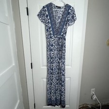 Lulu’s Blue FLoral Wrap Dress size Medium 1835