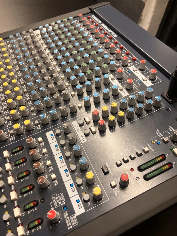 Mixer Allen & Heath MixWizard WZ4 14:4:2 mit original Schwanenhalslampe - Bild 2 von 3